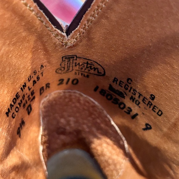 Justin Boots Cowboy Boots Tan Brown size 9 1/2 width D style 210 EUC - Picture 2 of 13